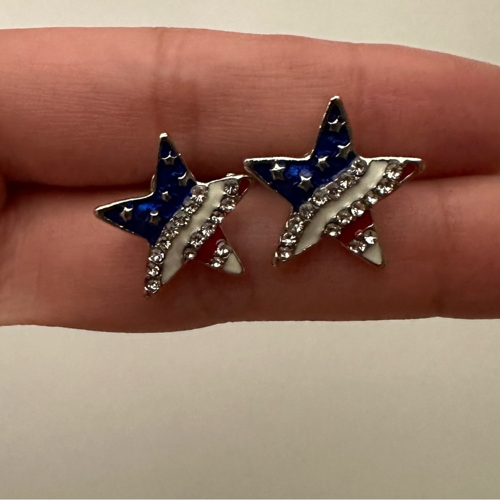 💕3 for $8💕 American flag star studd earrings